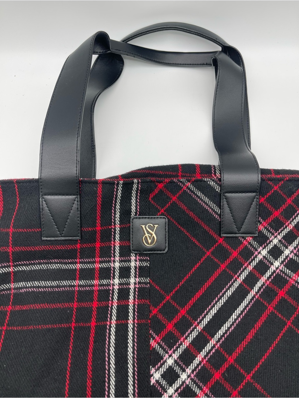 Victoria’s Secret Black and Red Plaid Oversized Tote Bag Perfect for Travel - Picture 2 of 6
